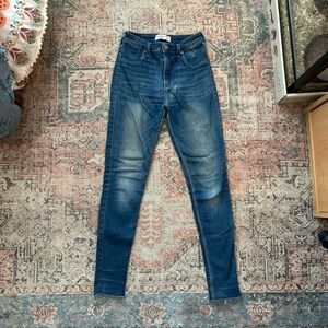 Abercrombie & Fitch Medium Blue High-Rise Jean Legging